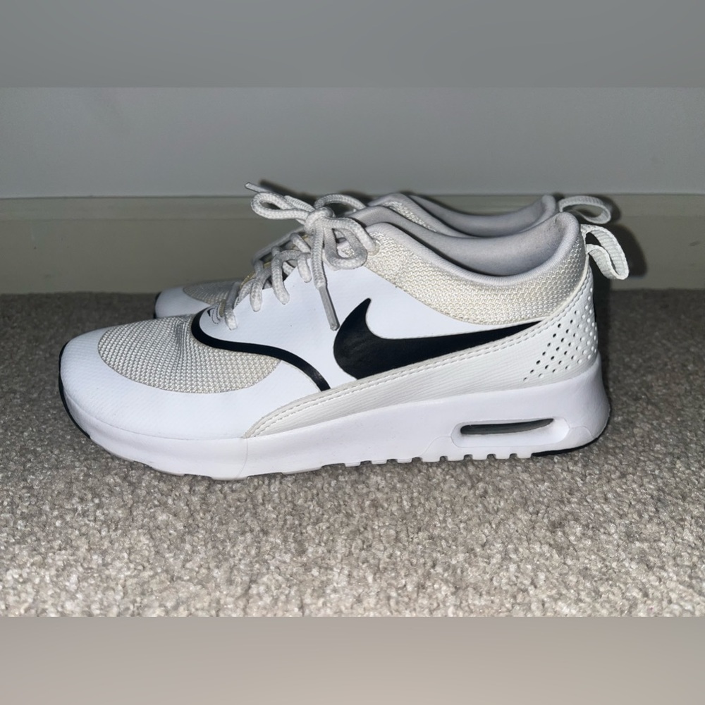 Nike size 7 sneakers